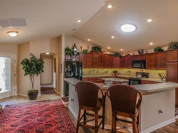 4th image of 647 Arteaga Way