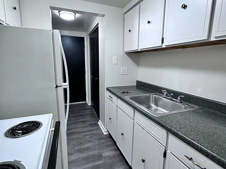 427 Wayne St — Photo 3