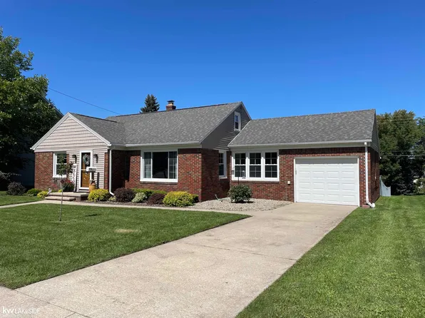 329 E Irwin St, Bad Axe, MI 48413