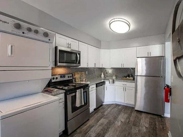Imperial Gardens Apartment Homes — Photo 1