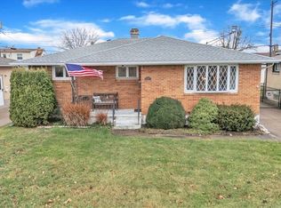 204 Diane Dr, Cheektowaga, NY 14225