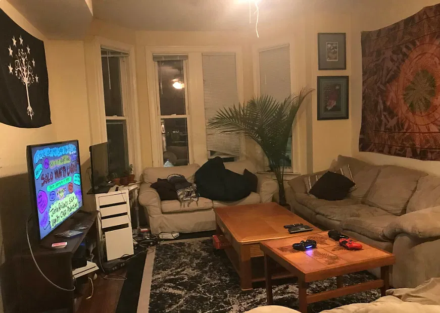 4 bed, 9999 sqft, $6,999 — Photo 1