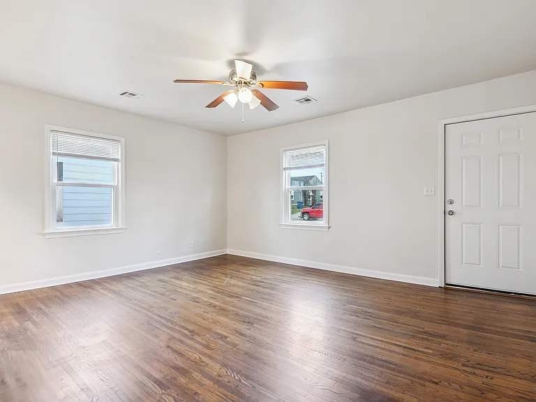 6516 E 5th Pl — Photo 3
