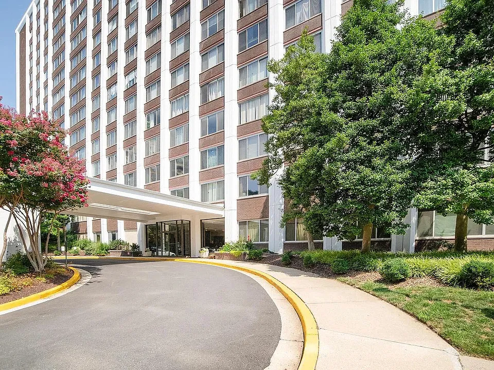 11801 Rockville Pike #702