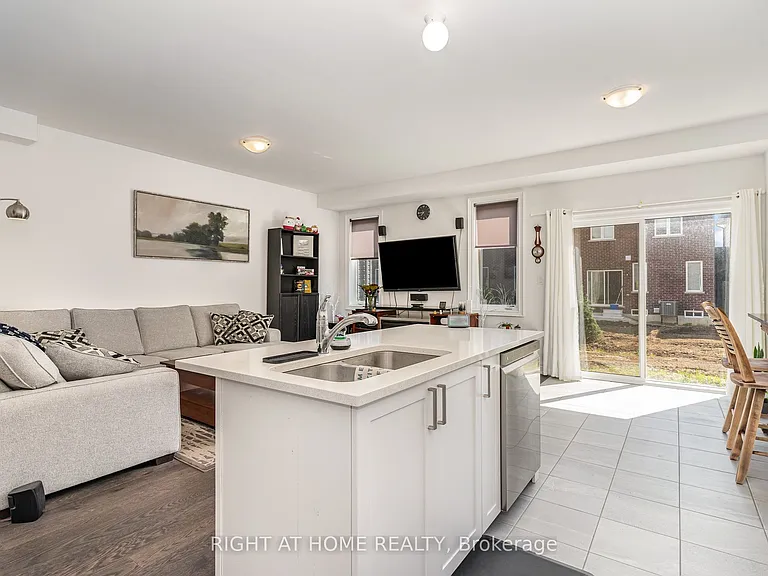 27 Lisa St — Photo 15