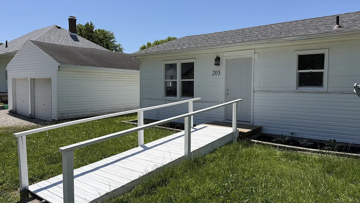 Building Photo - 205 N Calhoun St #205