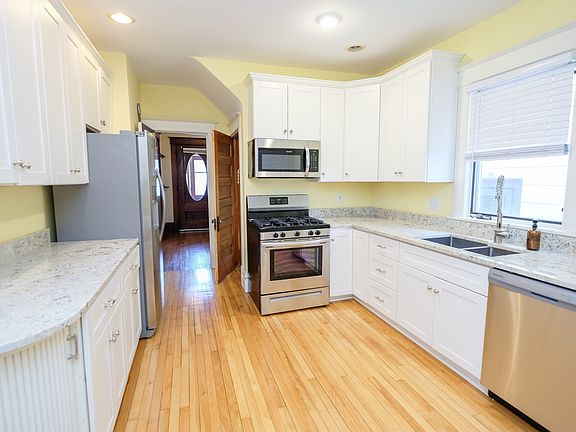 3rd image of 1626 Dayton Ave