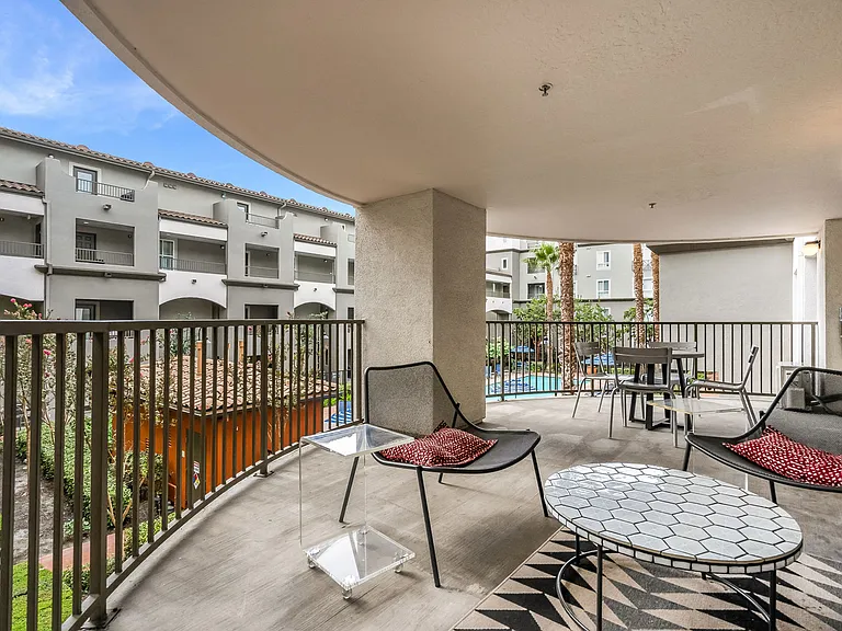 Amenity spaces extend outdoors, overlooking the courtyard