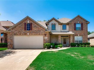2747 Excalibur Dr, Grand Prairie, TX 75052