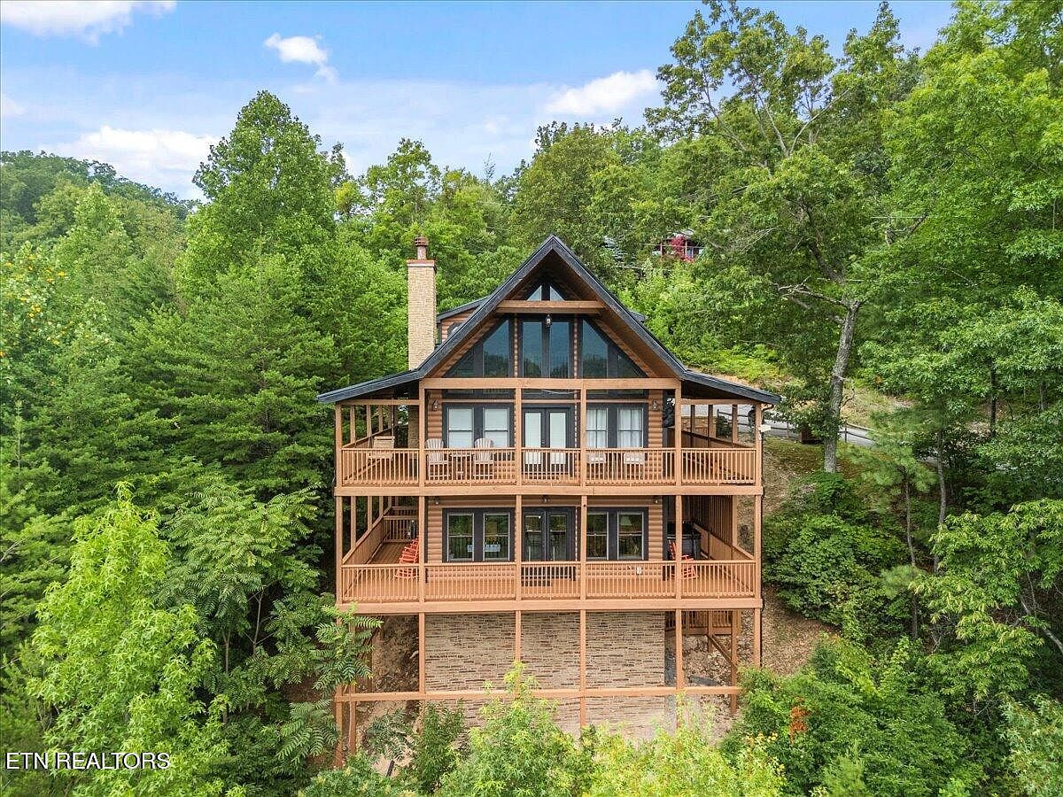 2732 Heather Lane Way, Sevierville, TN 37862 | Zillow