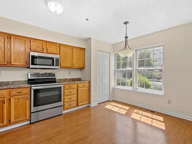 1036 Royal Dr — Photo 5