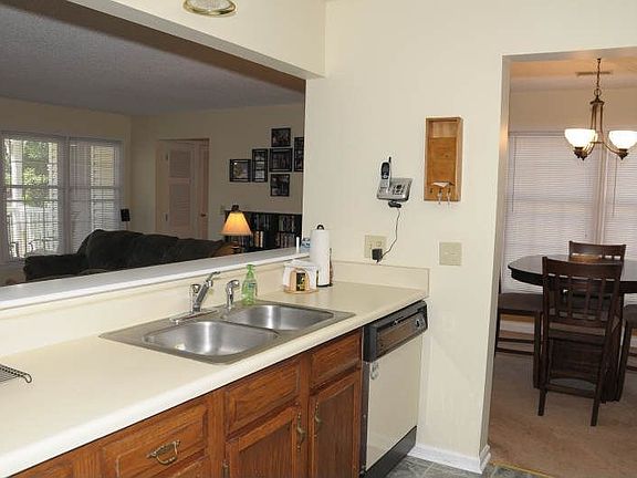 2nd image of 905 Cannongate Xing SW #J