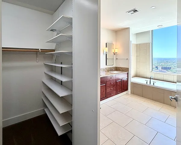610 E Market St #2601 — Photo 14