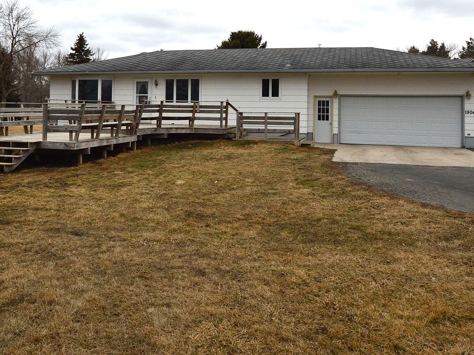 1904 Pasque Pkwy, Aberdeen, SD 57401 MLS 22111 Zillow