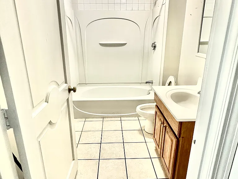 423 Meridian St #3 — Photo 8