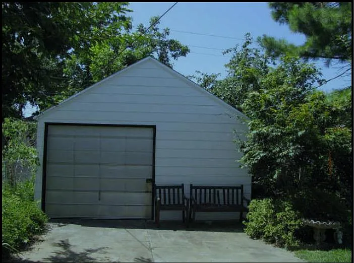 3 bed, 1300 sqft, $1,400 — Photo 2