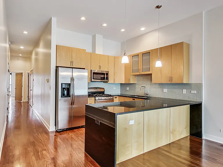 1010 W Monroe St #3 — Photo 3
