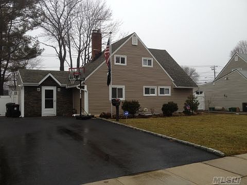 1st image of 14 Pilgrim Ln