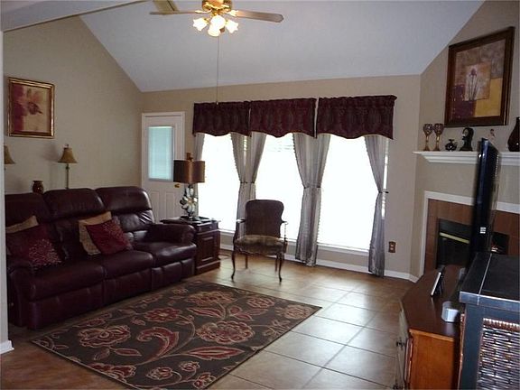 3rd image of 16122 Constitution Ln