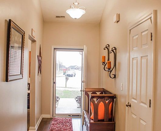 2nd image of 404 Somerset Ct