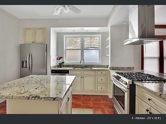 4th image of 2036 W Farragut Ave #2