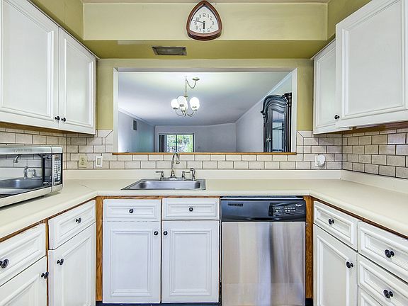 4 Steven Dr Unit 3 Ossining, NY (05 of 11).jpg