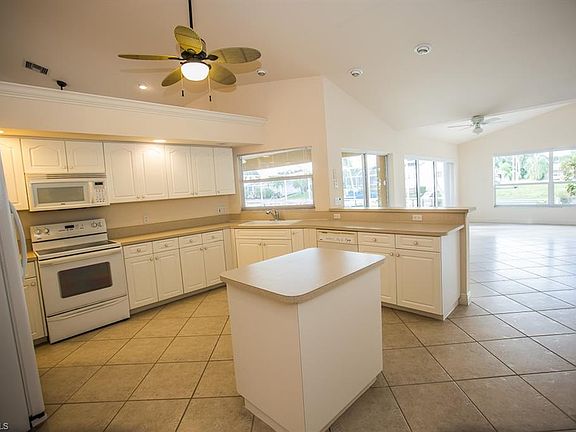 5th image of 1135 SE 16th St