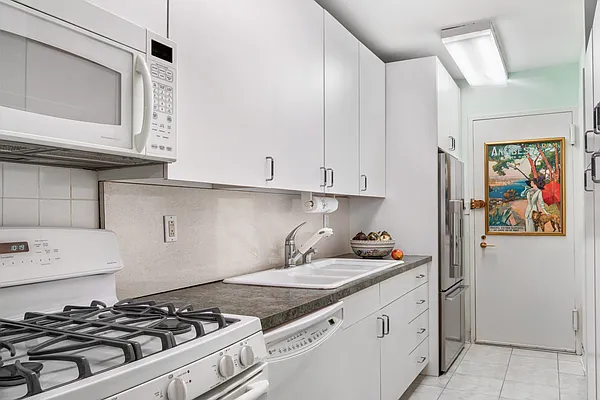 Sold by R New York | media 4