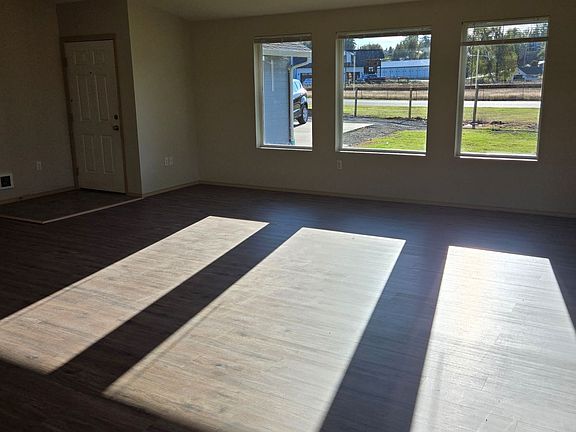 4th image of 6227 33rd Ave E