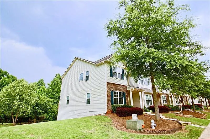 Corner view of the property - 2699 Cedar Dr