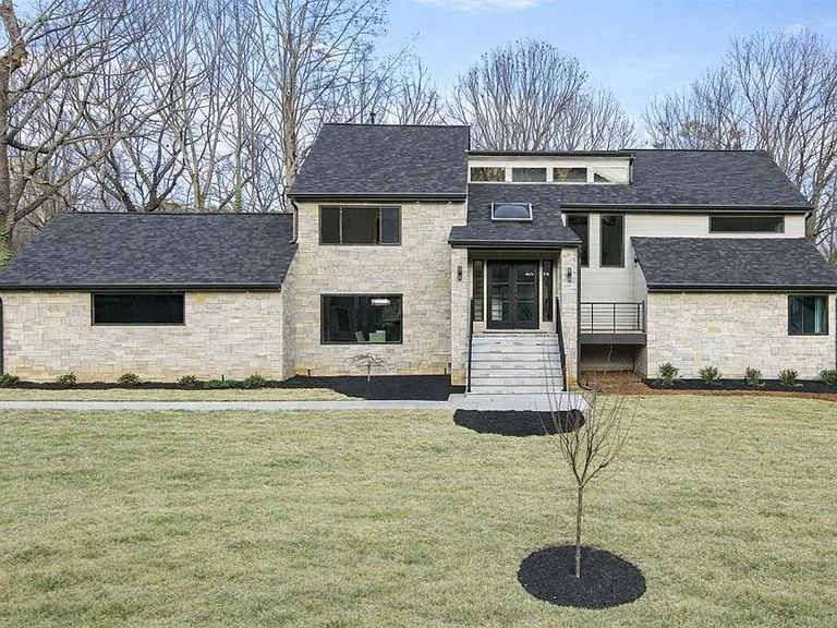 250 Bruton Way — Photo 1