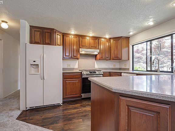 5th image of 1569 NE Arrowwood St
