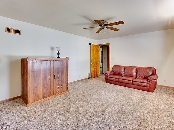 3rd image of 985 Carnegie Ave