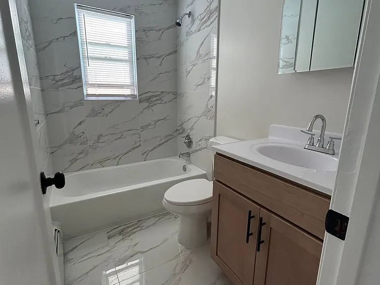 18 Hampton Rd #D10 — Photo 17