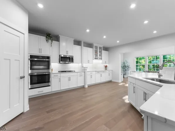 58 Oakwood Blvd, Union Twp., NJ 08827