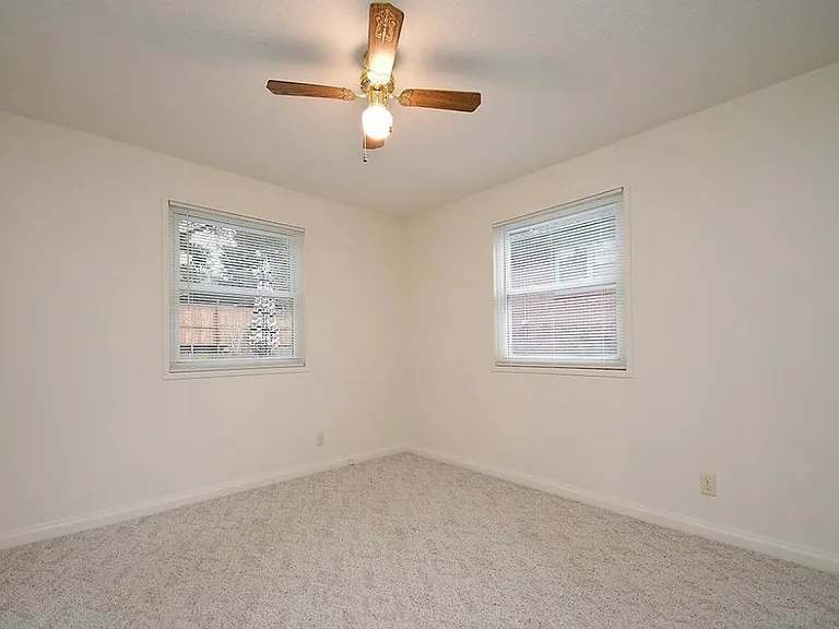 4526 Randolph St — Photo 12