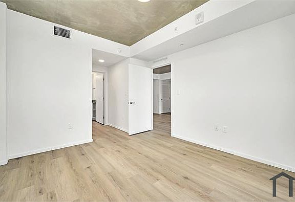 4th image of 475 NE 125th St #204