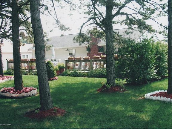 4th image of 22 Chateux Ln