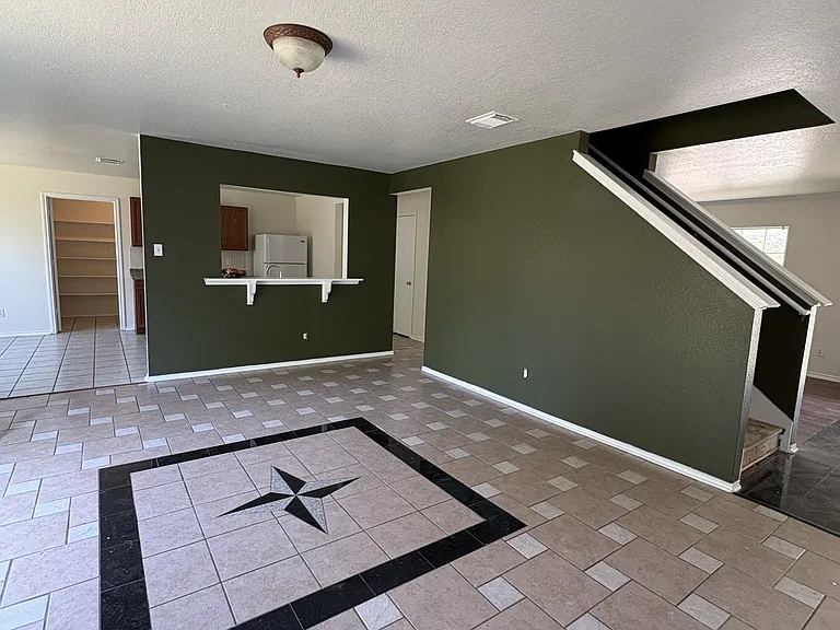 8215 Stagwood Hl — Photo 2