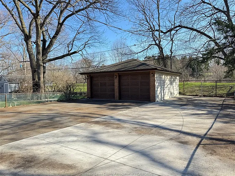 1595 Sun Valley Dr — Photo 4