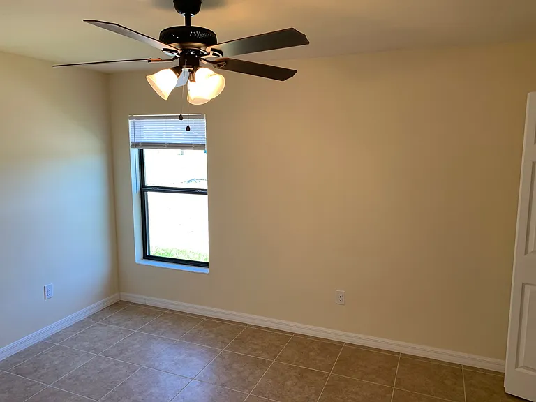 3827 SW 8th Ct — Photo 25