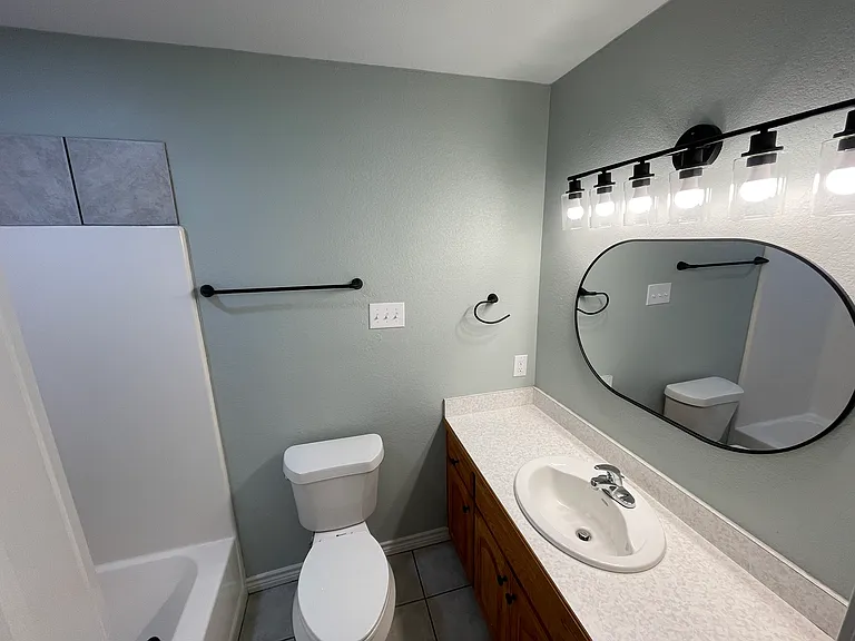 421 W Thomas St — Photo 11