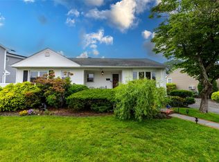738 Carlyle Ave, Franklin Square, NY 11010