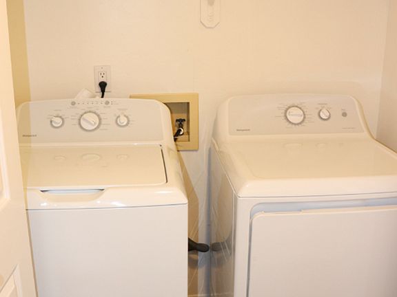4th image of 3228-3230 E Glenn St #8376A4109