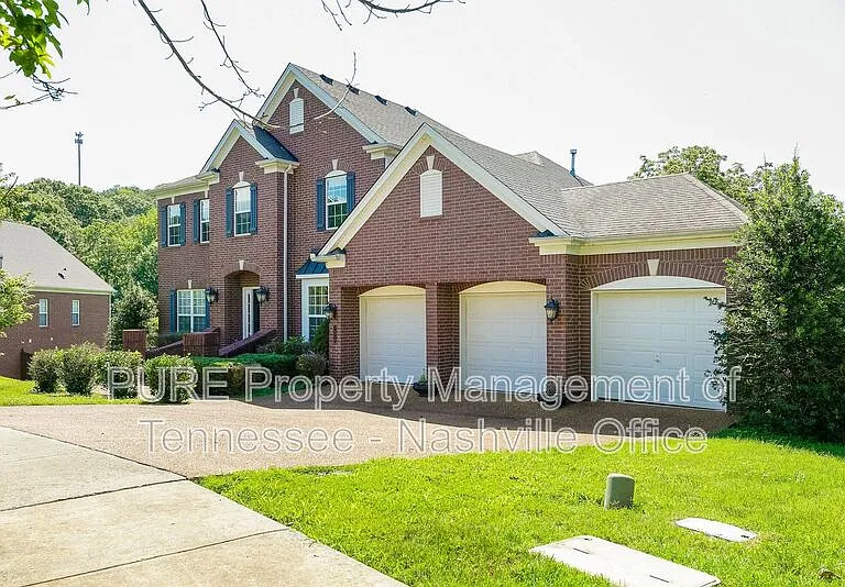 1214 Broadmoor Cir — Photo 3
