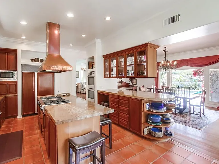 6352 Castejon Dr — Photo 36