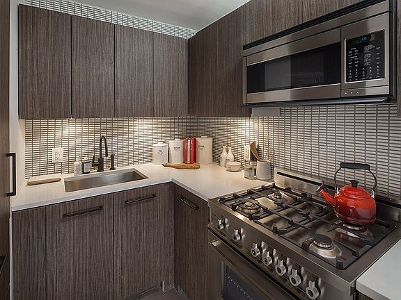 2nd image of 175 W 95th St APT 22A