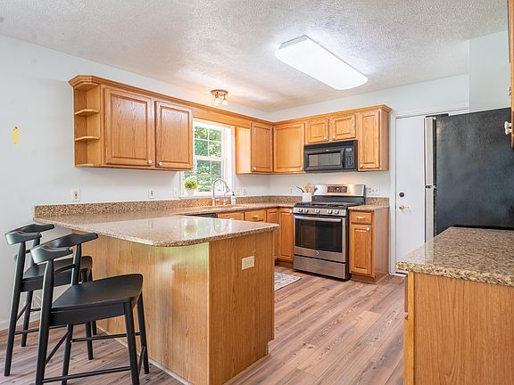 4th image of 358 Sierra Dr
