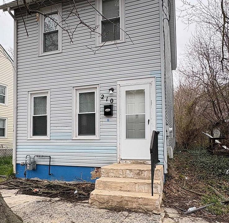 1st image of 210 Wesley St