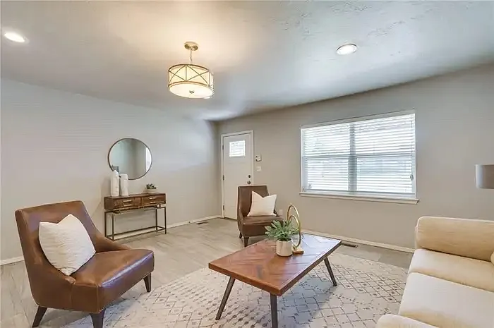 1501 Carlton Way — Photo 7